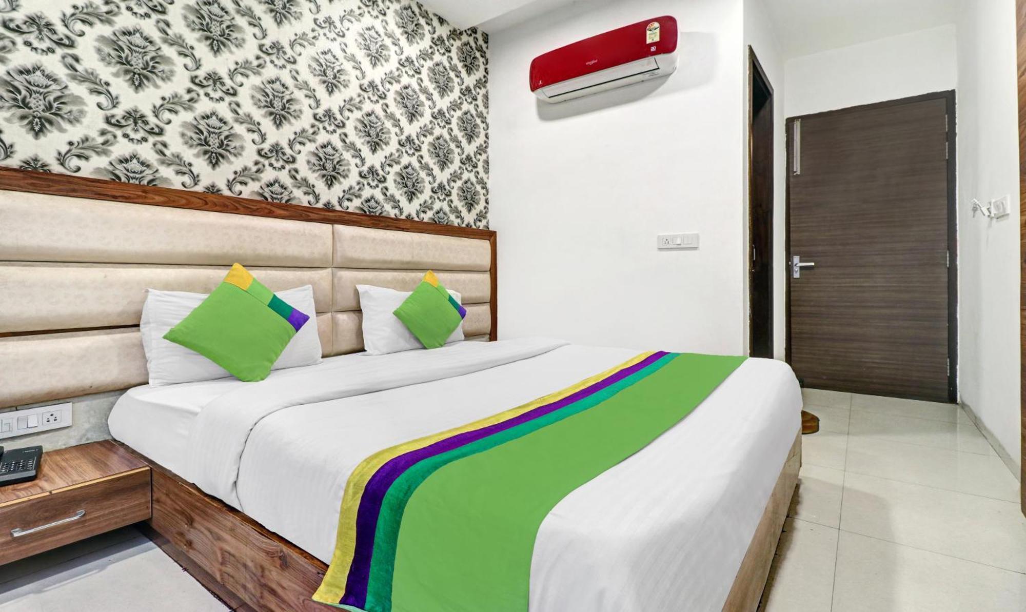Itsy Hotels Unique - Near Railway Station Amritsar Exterior photo