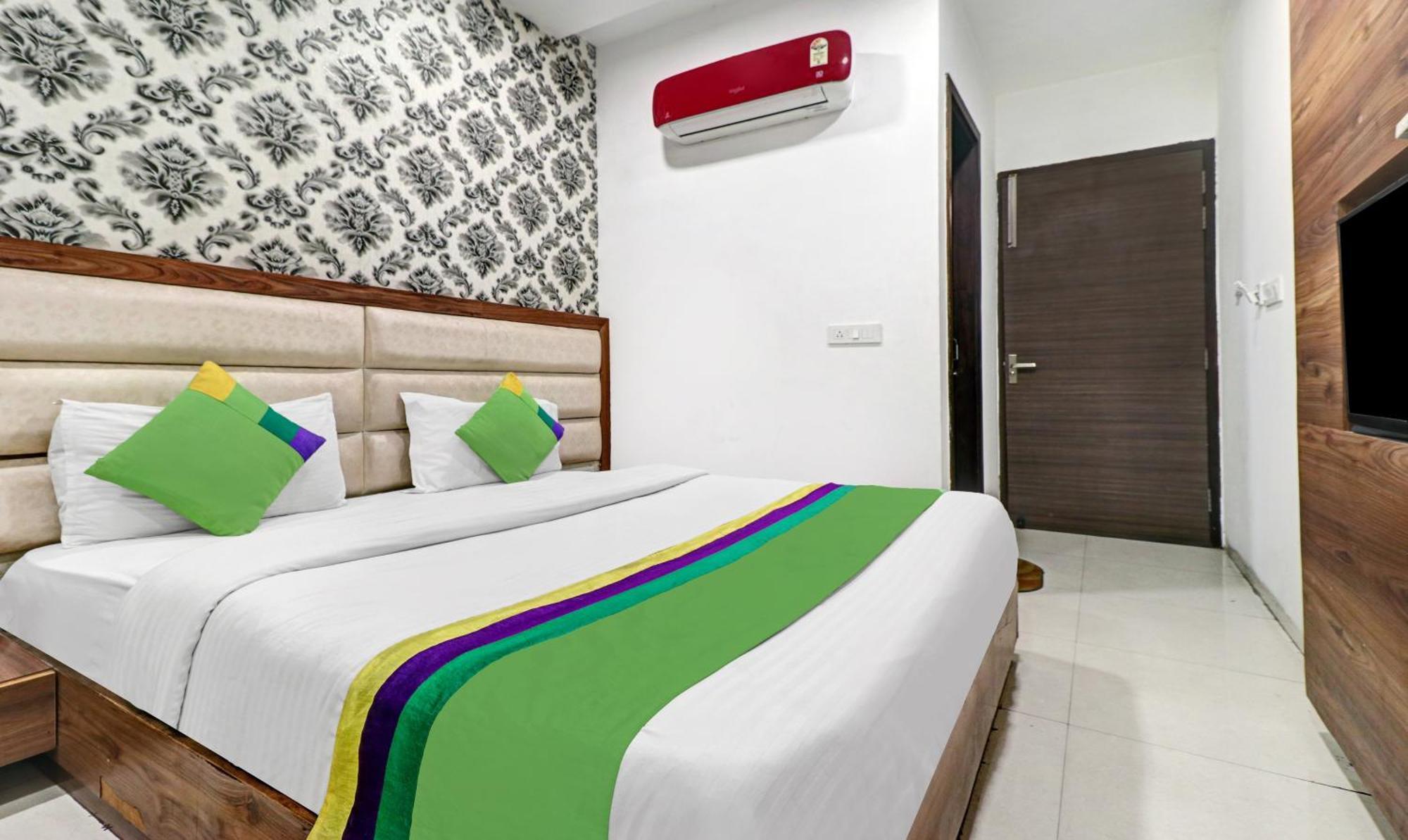 Itsy Hotels Unique - Near Railway Station Amritsar Exterior photo
